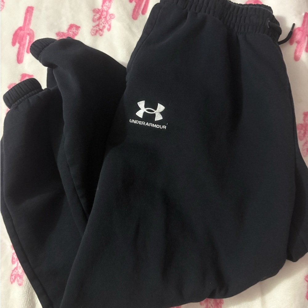 Under Armour Women’s Black Sweatpants Cuffed